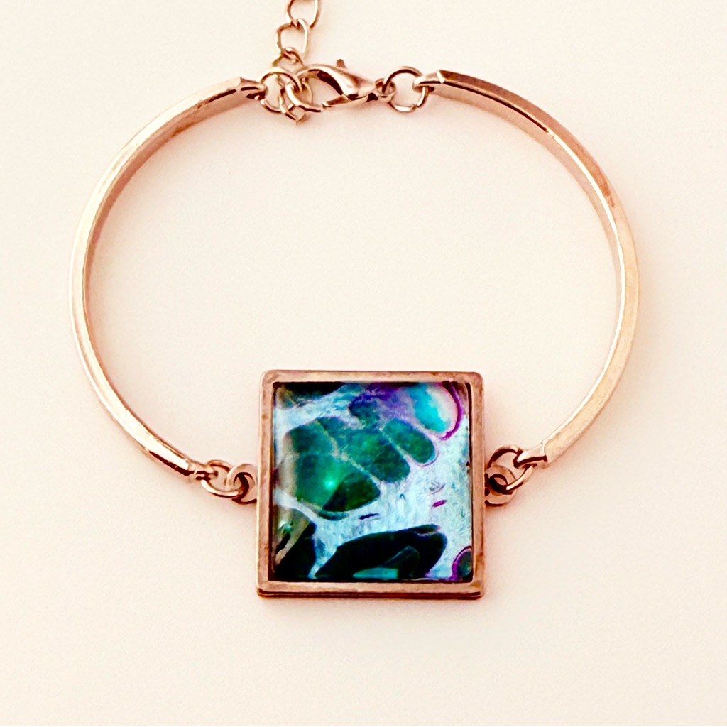 Elegant Gold Bracelet With Blue-Green Accents